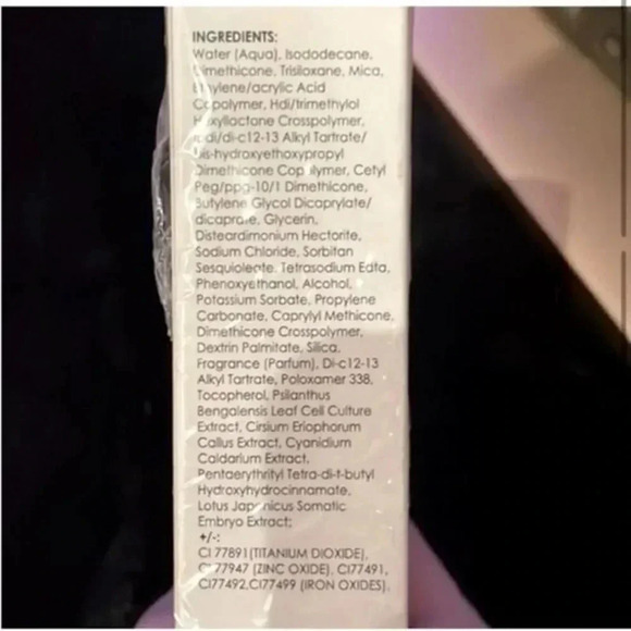 NATASHA DENON
TRANSFORMATTE PORE
VANISHING MATTE FOUNDATION SHADE 55WR WARM RED - Picture 2 of 7